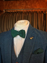 Load image into Gallery viewer, Racing Green Knitted Bow Tie
